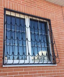 Решетки на окна второго этажа Решетки на окна второго этажа